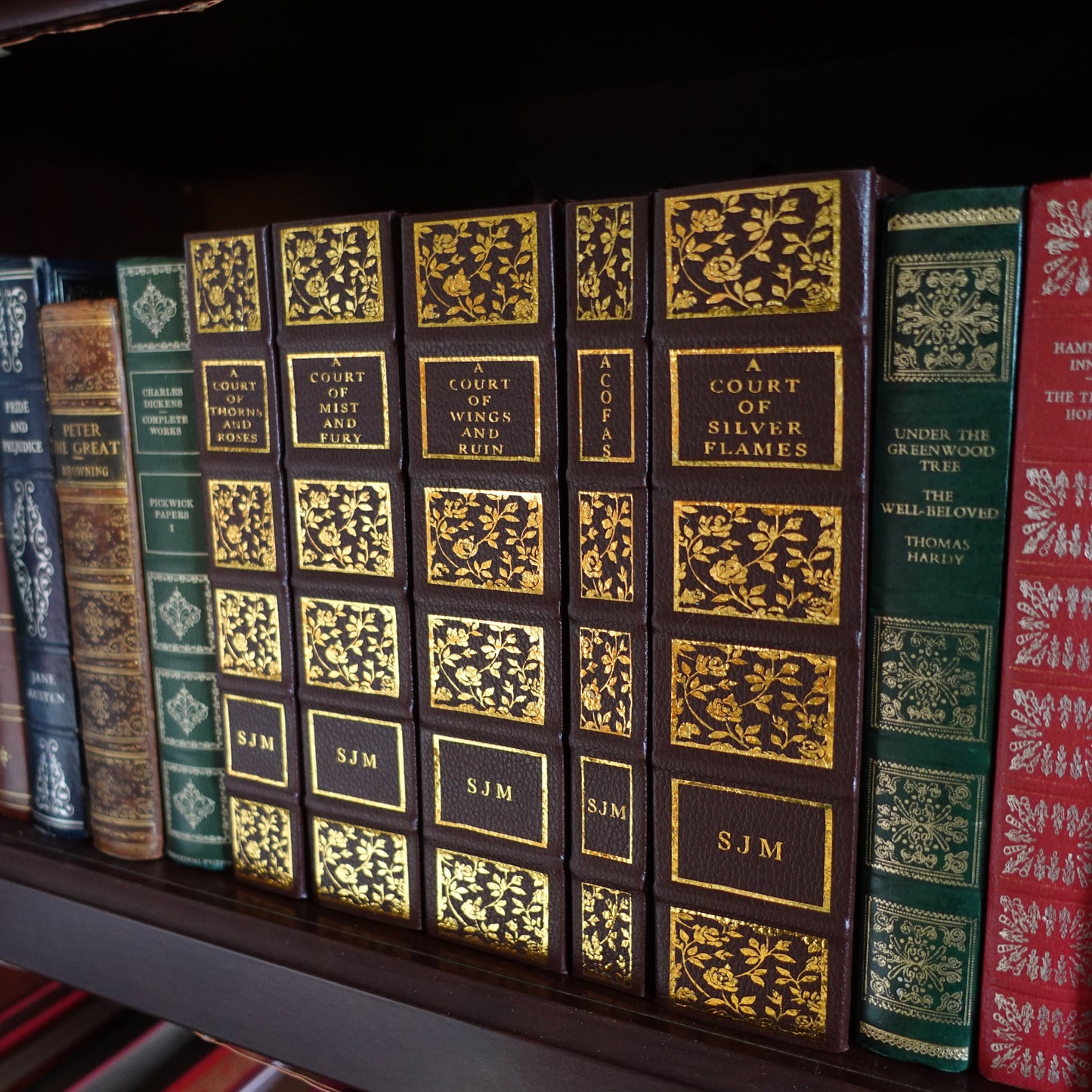 A Court of Thorns and Roses - Leatherbound