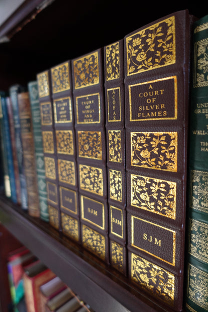 A Court of Thorns and Roses - Leatherbound