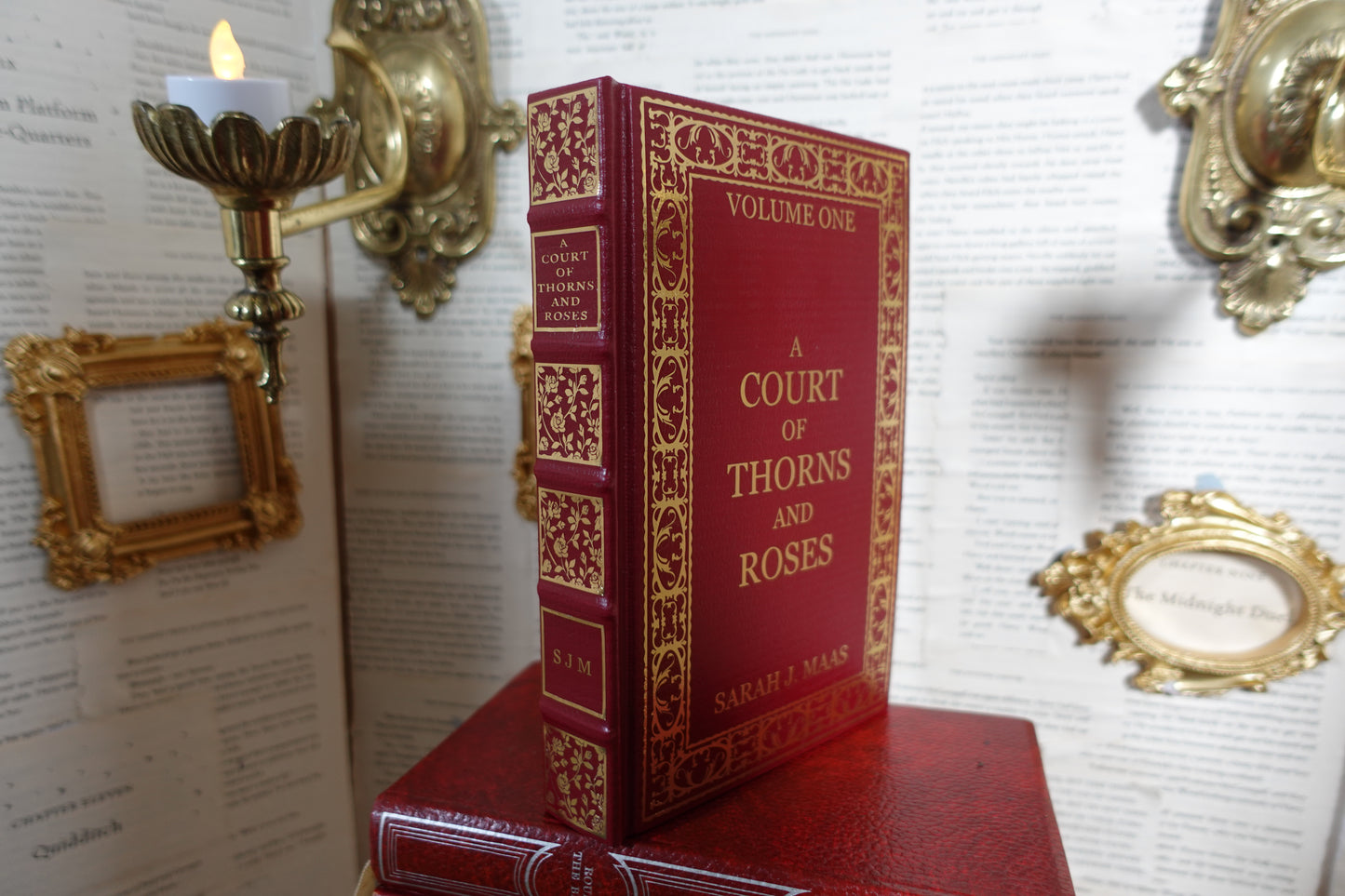 A Court of Thorns and Roses - Leatherbound
