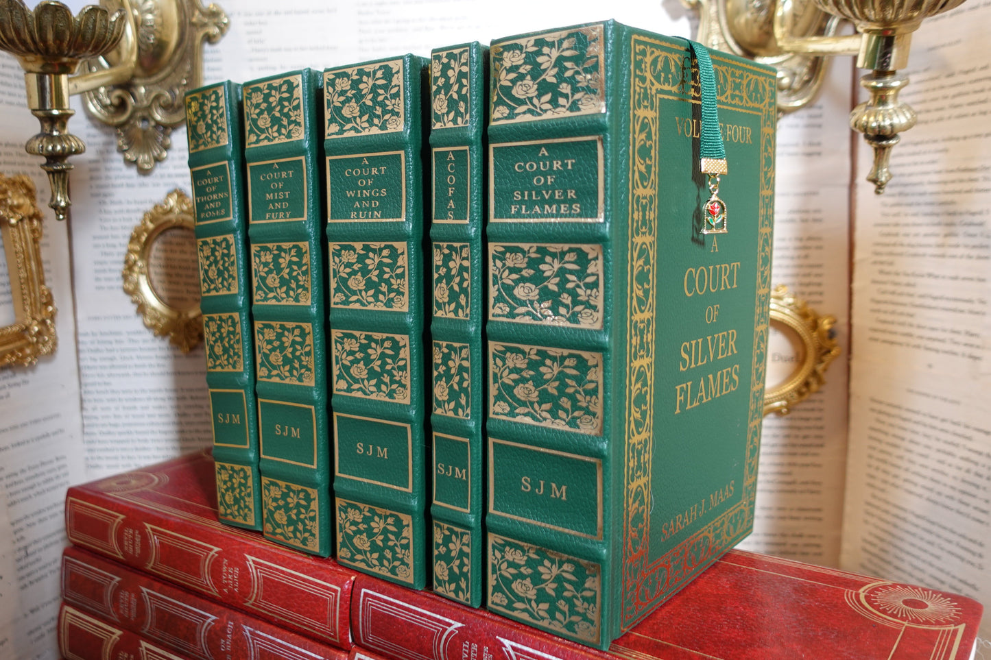 A Court of Thorns and Roses - Leatherbound