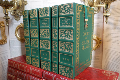 A Court of Thorns and Roses - Leatherbound