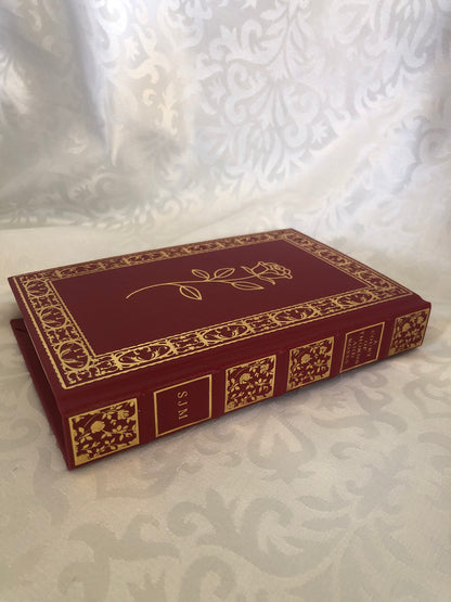 A Court of Thorns and Roses - Leatherbound